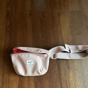 Herschel sling/fanny